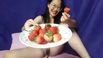 Thai super sweet nude show twat and eat strawberry one
