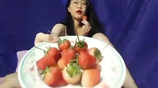 Home-Made amateurs Oriental nude masturbates eat strawbery three