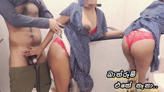 බාත්රූම් එකට රෙදි හෝදන්න ආපු නෑනා.. (ඔරිජිනල් වොයිස්) / Sri Lankan Bathroom Sex With Sexy Step-Sister